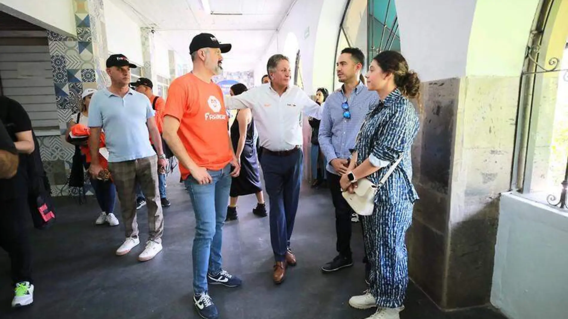 Fangie con locatarios del Mercado Lázaro Cárdenas